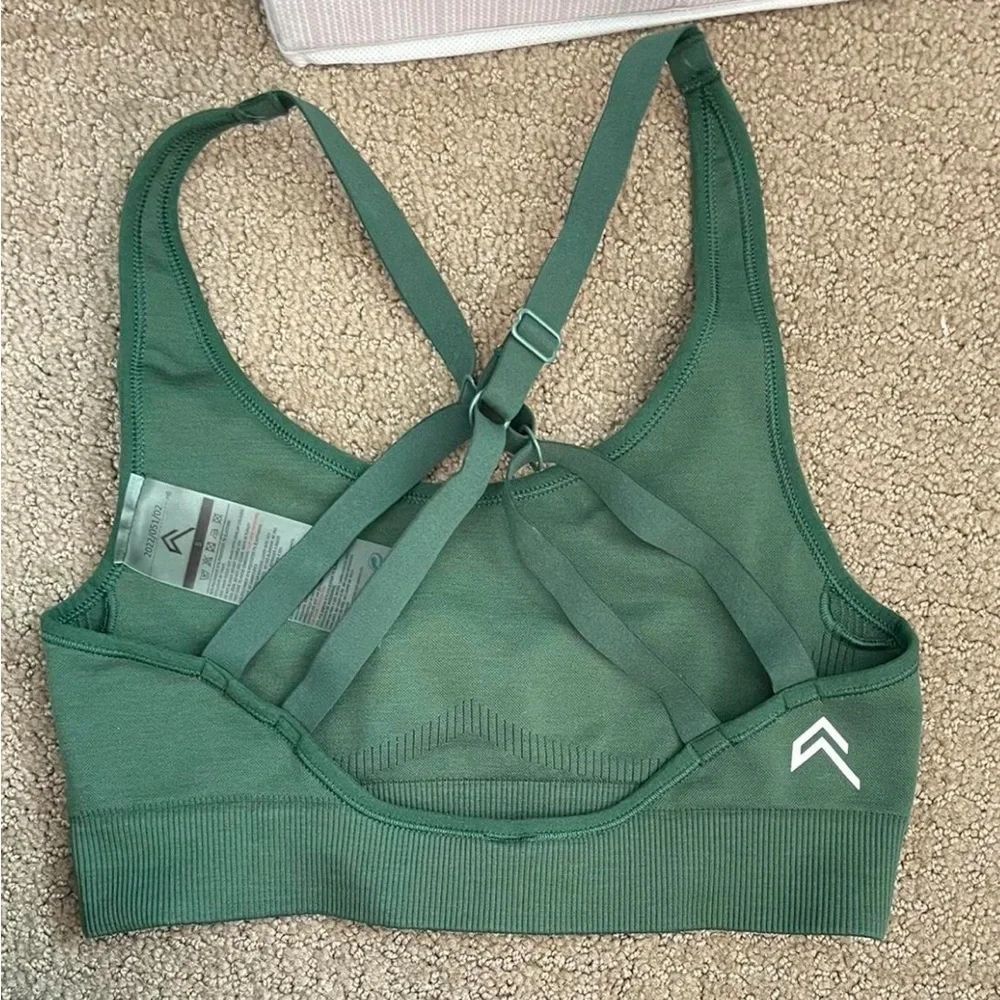 SOLD- Oner Active Effortless Set in Evergreen - Picture 3 of 8